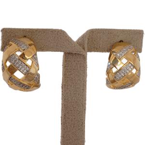 Brinco Meia Argola Entrelaçada Cravejado Micro Zircônia Folheado A Ouro