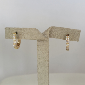 Brinco Retangular Cravejado Microzirconia Folheado A Ouro
