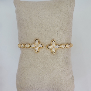 Bracelete Trevo Cravejado Microzircônia Folheado A Ouro