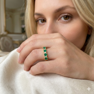 Anel Meia Aliança Verde Esmeralda e Microzircônia Folheado A Ouro nº 17