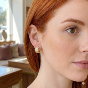 Brinco Argola Larga Cravejado Micro Zircônia Folheado A Ouro