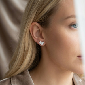 Brinco Coração Cravejado Micro Zircônia Prata 1cmx1cm diâmetro