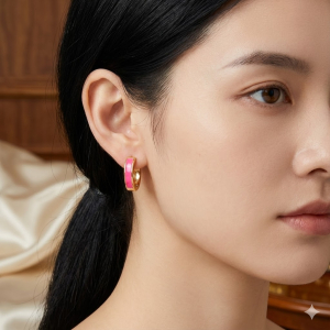 Brinco Argola Formato de Coração Resinado Pink Folheado A Ouro