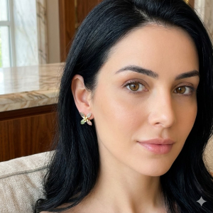 Brinco Flor Cravejado Micro Zircônia Colorido Folheado A Ouro