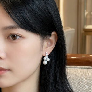 Brinco Pérola Essential Com Zircônias Ródio Branco