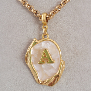 Colar Elo Português Com Pingente Madre Pérola Letra A Verniz Italiano 45cm + Extensor