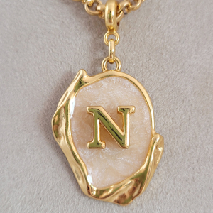 Colar Elo Português Com Pingente Madre Pérola Letra N Verniz Italiano 45cm + Extensor