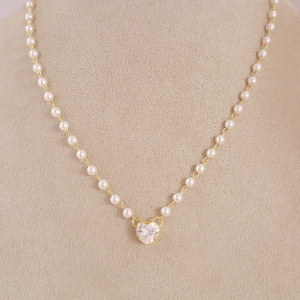 Colar Pérola Com Pingente Coração Cristal Folheado A Ouro 34cm + Extensor
