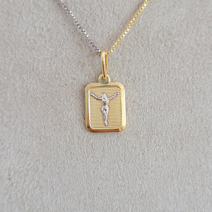 Colar Elo Veneziana Com Pingente Plaquina Cristo Folheado A 3 Ouros 45cm