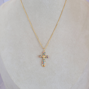 Colar Elo Veneziana Com Pingente Crucifixo Cravejado Microzircônia Colorida 45cm