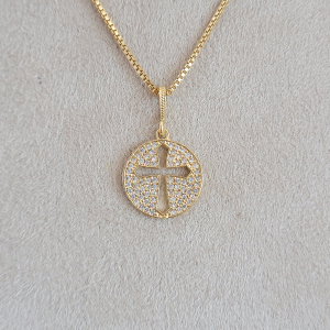 Colar Elo Veneziana Com Pingente Crucifixo Cravejado Microzircônia Folheado A Ouro 45cm+ Extensor
