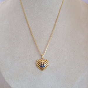 Colar Elo Veneziana Coração Vazado Com Nossa Senhora Aparecida Cravejado Microzircônia Azul Marinho Folheado A Ouro 45cm + Extensor